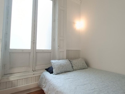 Preciosa habitación en apartamento de 12 habitaciones en Sol, Madrid
