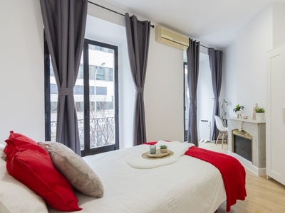 Se alquila habitación doble, apartamento de 8 dormitorios, Argüelles, Madrid