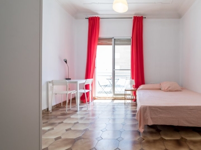 Se alquila habitación en apartamento de 6 dormitorios en Extramurs, Valencia