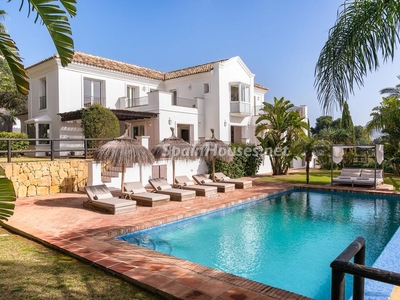 Villa en venta en Alto de los Monteros, Marbella