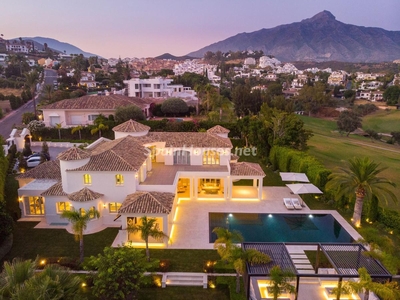Villa en venta en Las Brisas, Marbella
