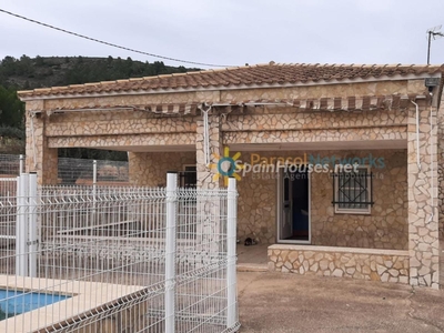 Villa en venta en L'Olleria