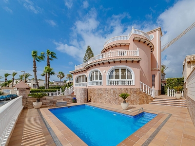 Villa en venta en Orihuela Costa