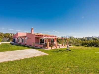 Villa en venta en Zona Calvario, Estepona