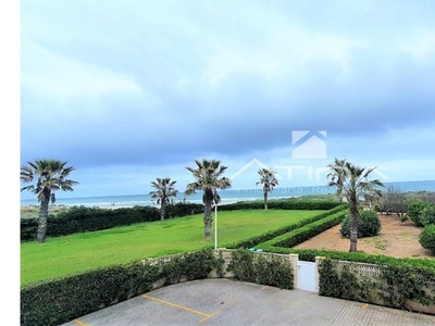 Apartamento con vistas abiertas al mar situado en 1ª línea playa Guardamar de la Safor,