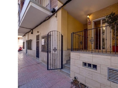 Apartamento de Planta Baja con 3 Dormitorios en Venta en Torrevieja a Solo 100 Metros del Mar
