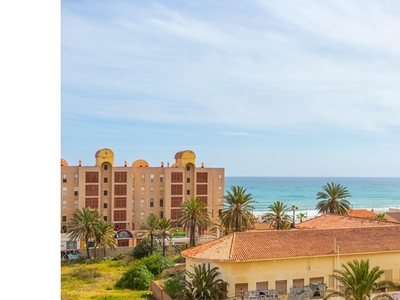 ¡ Espectacular apartamento orientación sur, esquina con vistas al mar a 100m de la playa!