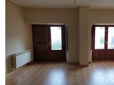 Urbis te ofrece un apartamento en venta en Béjar, Salamanca.