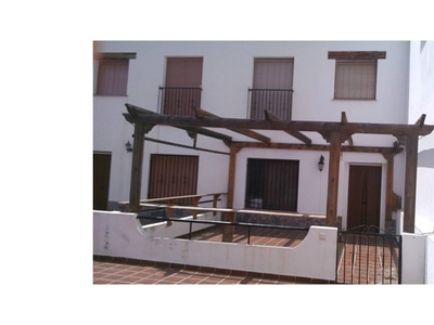 Vivienda tipo duplex a la entrada de Paterna del Rio, con terraza y chimenea. Se puede visitar.