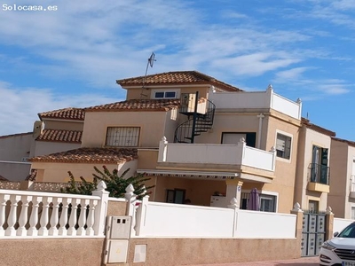 Chalet independiente de 5 dormitorios con piscina privada en Algorfa