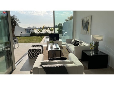 Espectacular Villa en venta con vistas al mar y montaña en Marbella. Málaga