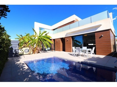 Villa en Venta en Benijófar, Alicante