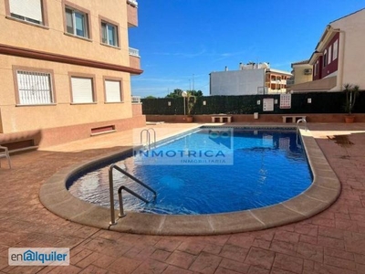 Apartamento con vistas a la montaña en Algorfa.