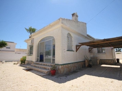 Chalet en venta en La Siesta, Torrevieja, Alicante