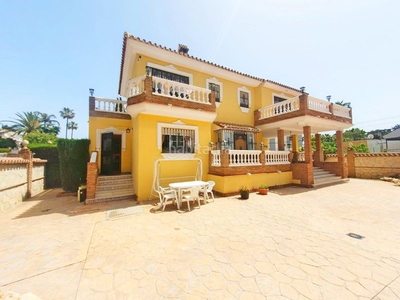 Chalet espectacular chalet independiente en fuengirola en Mijas