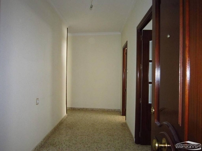 Venta Piso Lucena. Piso de cuatro habitaciones en Calle Cervantes. Segunda planta con terraza