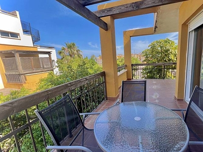 Acogedor apartamento con terraza y piscina