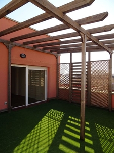 Alquiler de ático en paseo De la Independencia de 2 habitaciones con terraza y aire acondicionado