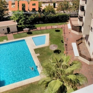 Piso en alquiler en Ciudad Jardín - Zoco de 3 habitaciones con terraza y piscina