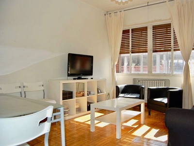Alquiler de piso en calle González Besada de 4 habitaciones con muebles y calefacción
