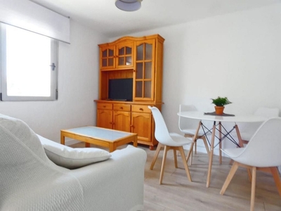 Alquiler de piso en calle Valladolid de 3 habitaciones con muebles y calefacción