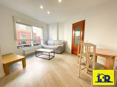 Alquiler de piso en Centro - Cuenca de 2 habitaciones con terraza y muebles