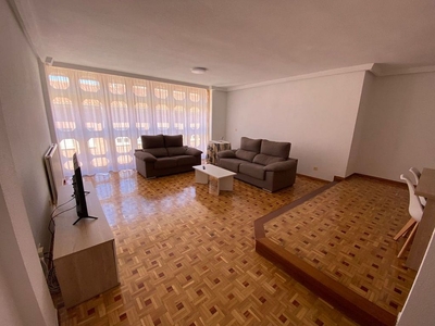 Alquiler de piso en Centro - Palencia de 5 habitaciones con muebles y calefacción