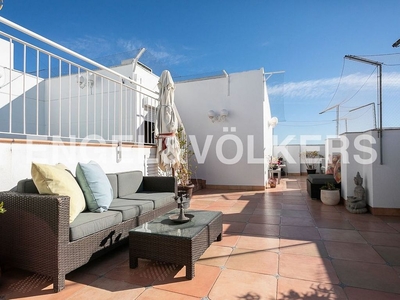 Ático en venta en Ciutat Jardí de 3 habitaciones con terraza y piscina