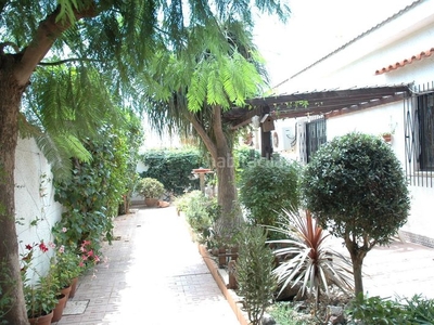Casa adosada con 3 habitaciones amueblada con parking, calefacción y aire acondicionado en Cartagena