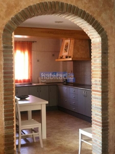 Casa adosada disfruta de la vida de pueblo en una casa de ciudad en Algimia de Alfara