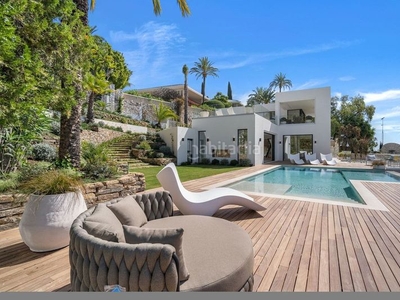 Casa con 4 habitaciones con ascensor, parking, piscina, aire acondicionado y jardín en Marbella
