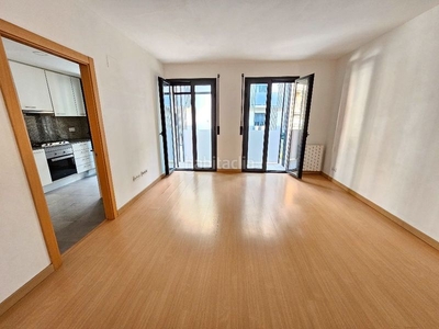 Piso con 2 habitaciones con ascensor, parking y calefacción en Hospitalet de Llobregat (L´)