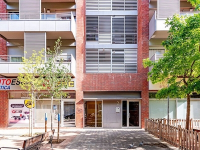 Piso en alquiler en calle Josep Roca i Bros de 2 habitaciones con terraza y garaje