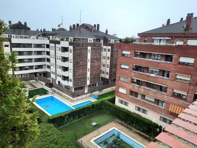 Piso en alquiler en Los Olivos de 2 habitaciones con terraza y piscina