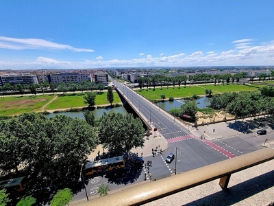 Piso en alquiler en plaza Plaça Espanya de 4 habitaciones con terraza y balcón