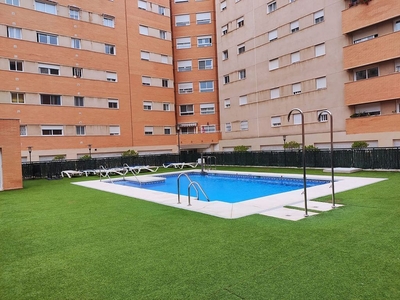 Piso en alquiler en Puerta Blanca de 2 habitaciones con piscina y garaje