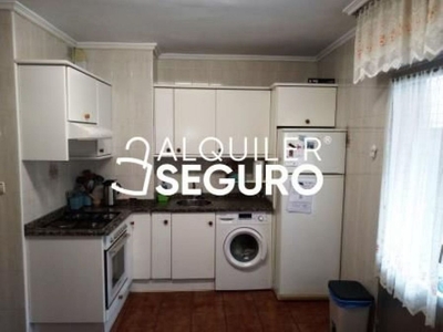 Piso en alquiler en Zaramaga de 3 habitaciones con terraza y calefacción