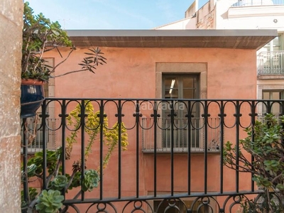 Piso en carrer del regomir 4 balcón. luminoso piso venta gótico. reformado. buena rentabilidad en Barcelona