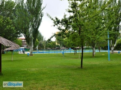 Se alquila piso de tres dormitorios en móstoles zona villafontana i.