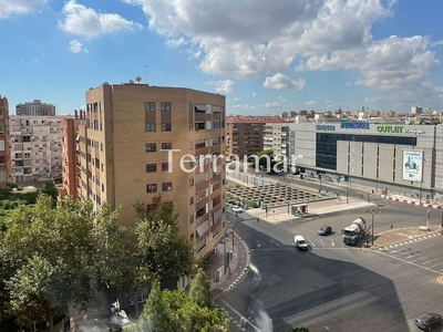 Venta de piso en Benicalap de 4 habitaciones con terraza y garaje