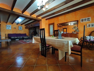 Venta de piso en Pinós de 3 habitaciones con terraza y piscina