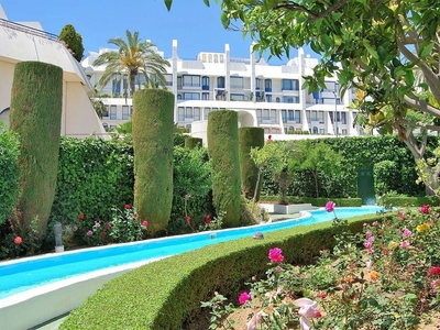 Venta de piso en Playa de la Fontanilla de 3 habitaciones con terraza y piscina