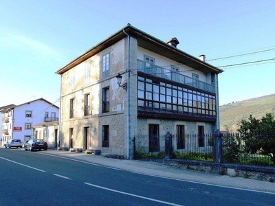 Venta Casa unifamiliar en Alceda 45 Corvera de Toranzo. Buen estado con balcón calefacción individual 836 m²