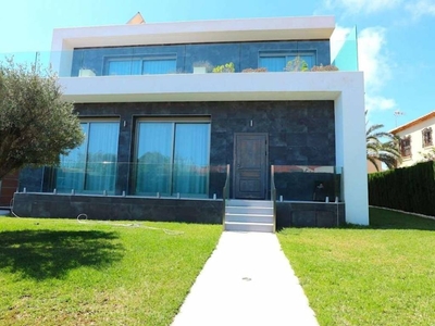 Venta Casa unifamiliar en Calle. Torrevieja (Alicante) Torrevieja. Nueva 162 m²