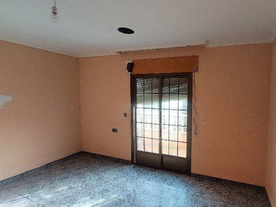 Venta Piso El Ejido. Piso de cuatro habitaciones en Calle Sabinal. Con terraza