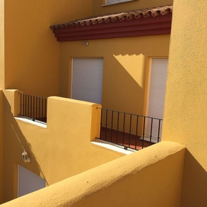 Alquiler de piso en Bajadilla - Fuente Nueva de 3 habitaciones con terraza y garaje