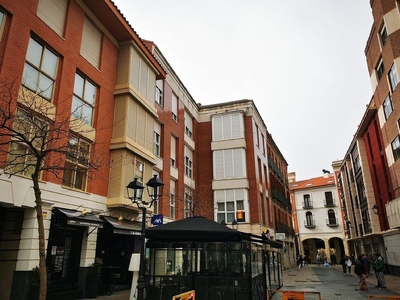 Alquiler de piso en Centro - Palencia de 3 habitaciones con garaje y ascensor