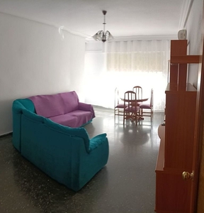 Alquiler de piso en Espinardo de 4 habitaciones con muebles y balcón