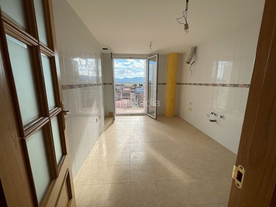 Ático en calle mayor ático con 3 habitaciones con ascensor, aire acondicionado y vistas a la montaña en Alcantarilla