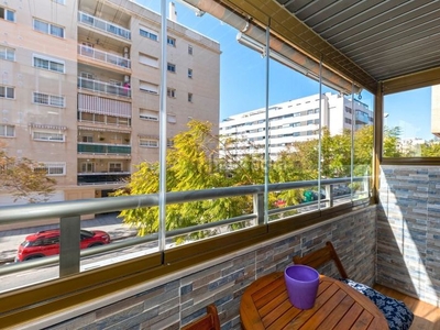 Piso con 3 habitaciones amueblado con ascensor, parking, piscina, calefacción y aire acondicionado en Málaga
